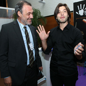 O conselleiro de Cultura, no stand de Magos Profesionais de Galicia