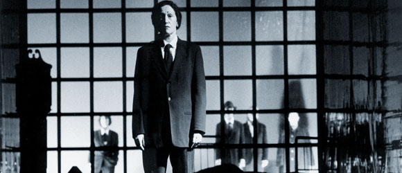 Eu estaba na casa e agardaba que a chuvia vi&ntilde;ese