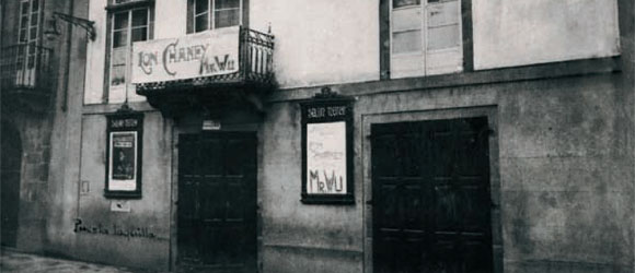 Imaxe do Salón Teatro no ano 1930.